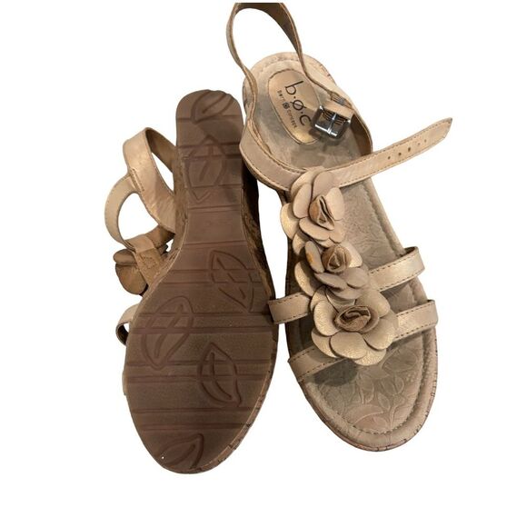 BOC Born Concept Tan Gold Metallic Leather Slingback Wedge Sandal Flowers Sz 10 - Picture 2 of 5